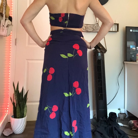 Two Piece Cherry Set with Slit - Picture 4 of 4